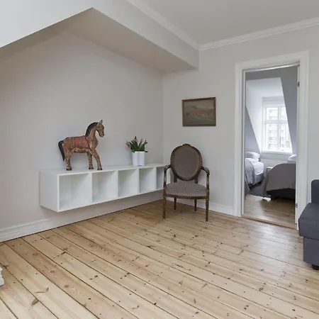Thomsen Apartment *